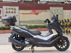 SYM Cruisym 300 - фото 7