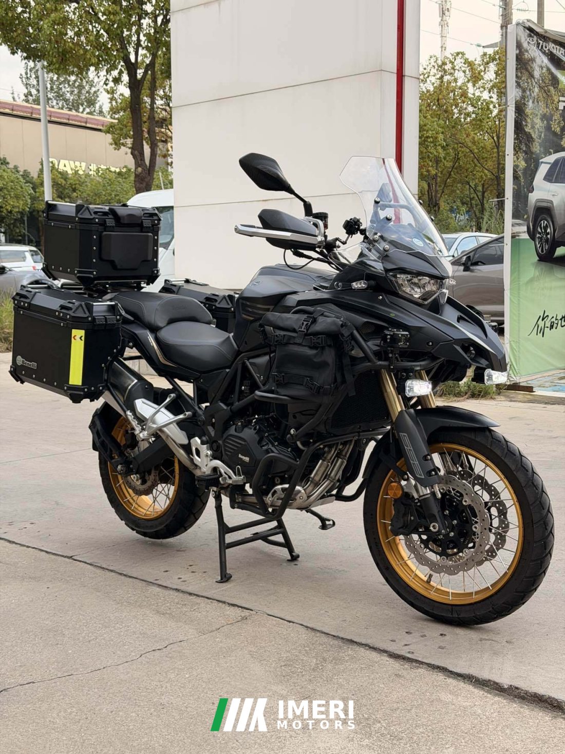 Benelli TRK552 550 cc - мотоцикл из Китая