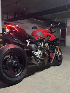 Ducati Street Fighter V4 1100 cc - photo 7