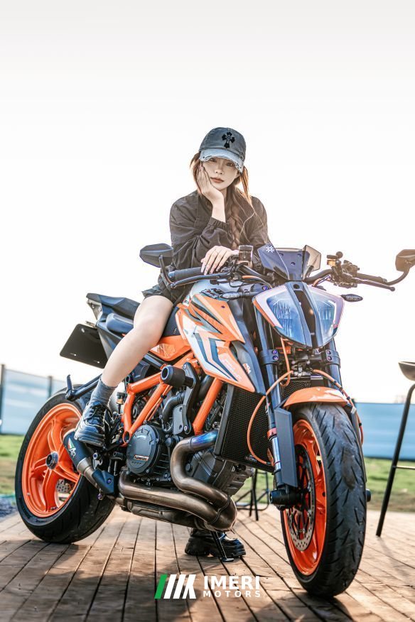 2023 KTMR2R 1290 Super Duke 1300 cc