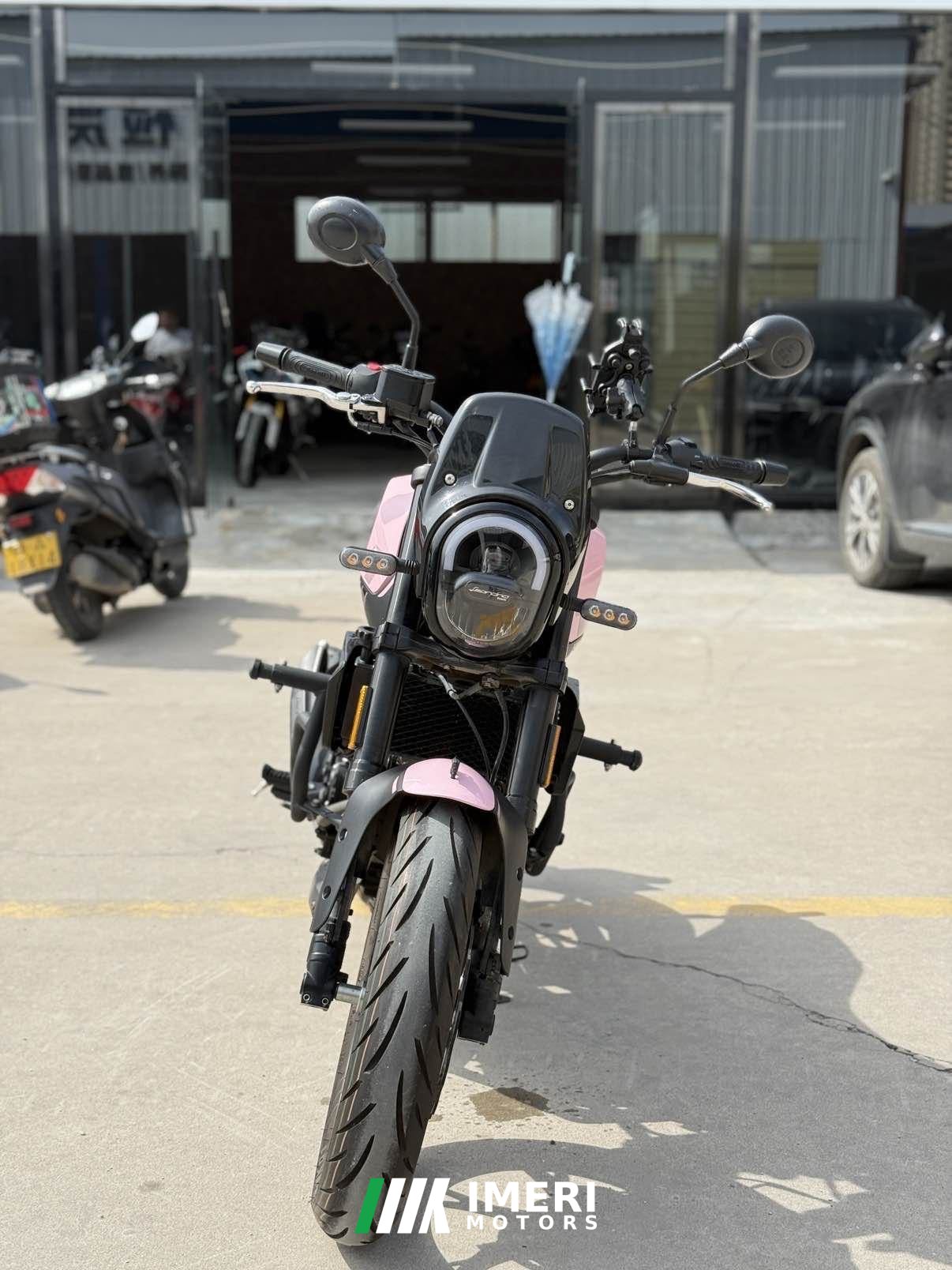 2022 Benelli Young Lion Leoncino 150