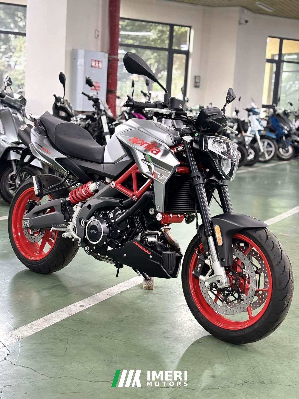 2025 Aprilia Shiver 900