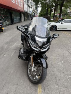 Honda Gold Wing GL1800 - ფოტო 1