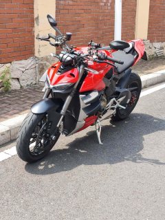 Ducati Street Fighter V4 1100 cc - ფოტო 2