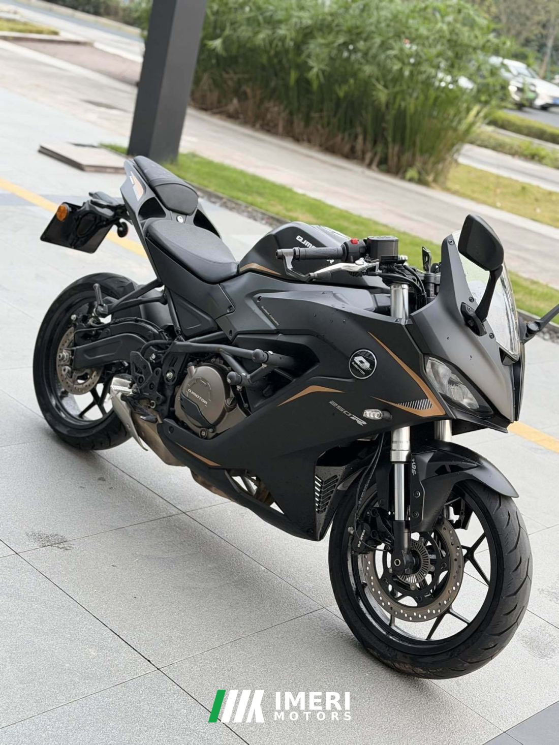 QJMOTOR SRK 250 - мотоцикл из Китая