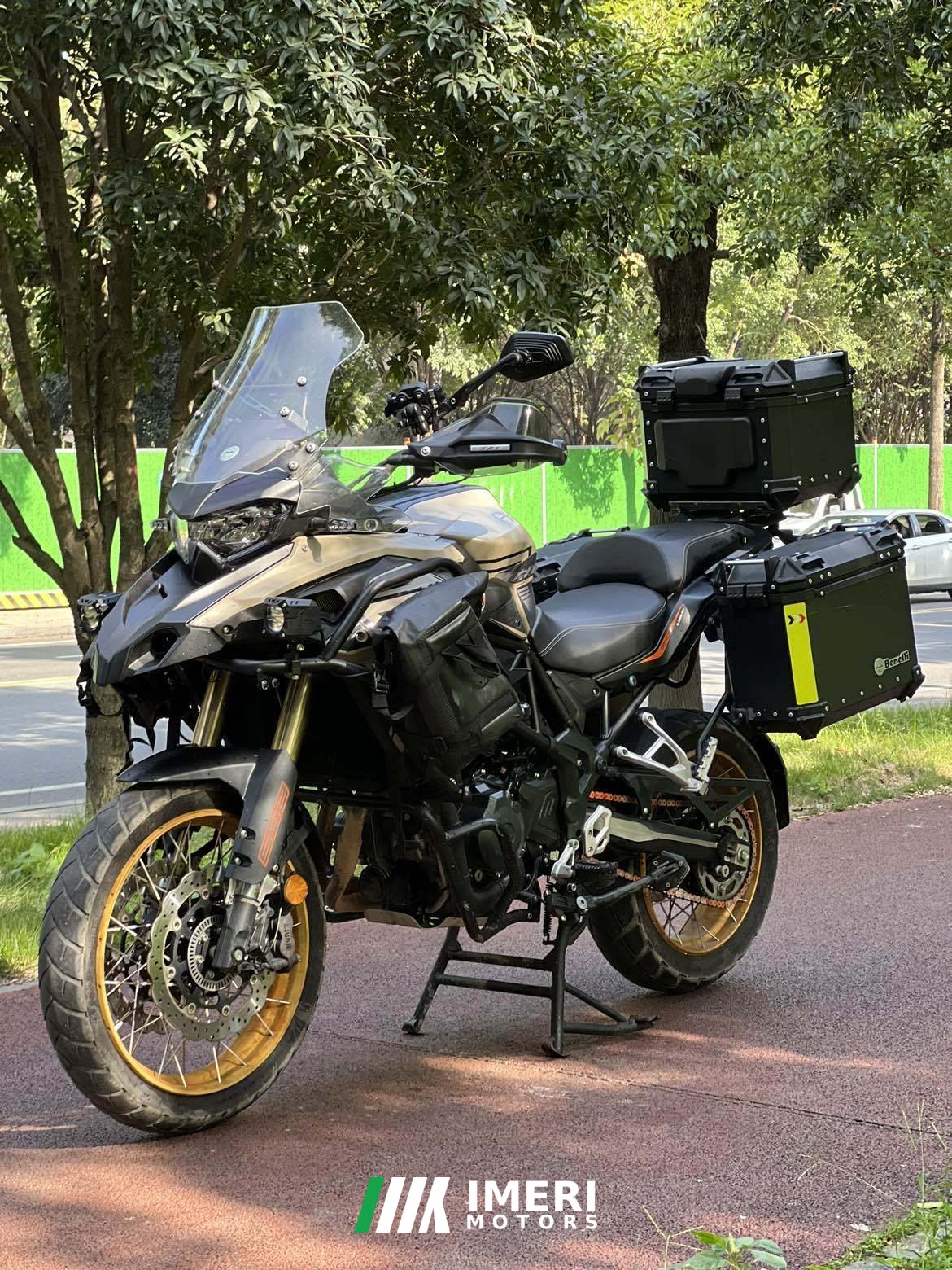 2025 Benelli TRK552 550 cc