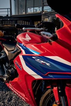 Honda CBR400R - фото 8