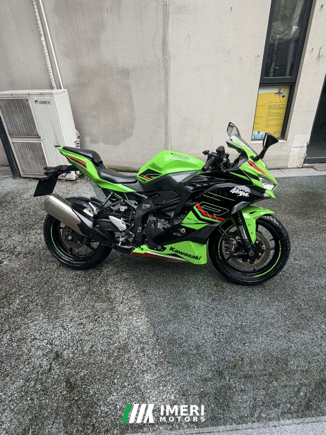 2023 Kawasaki ZX-4R 400 cc
