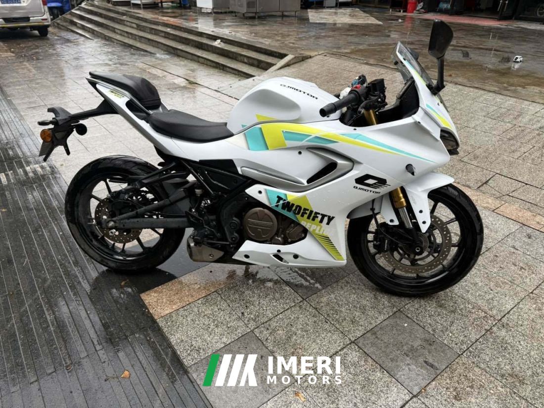 QJMOTOR SRK 250 - motorcycle from China