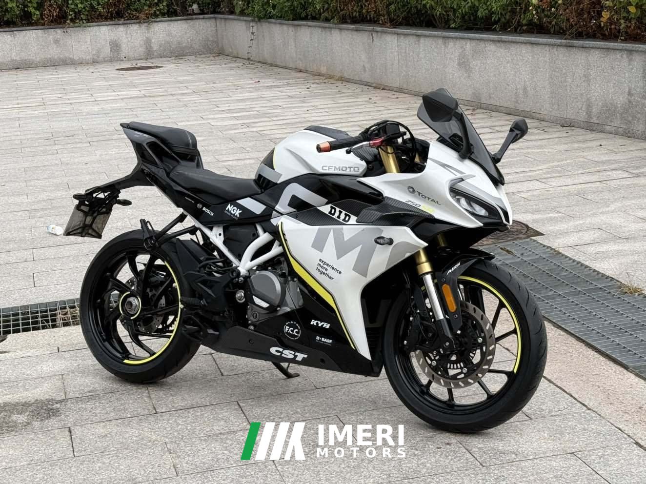 2022 CFMOTO 250SR