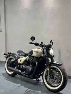 Triumph Bonneville Bobber 1200 cc - ფოტო 1