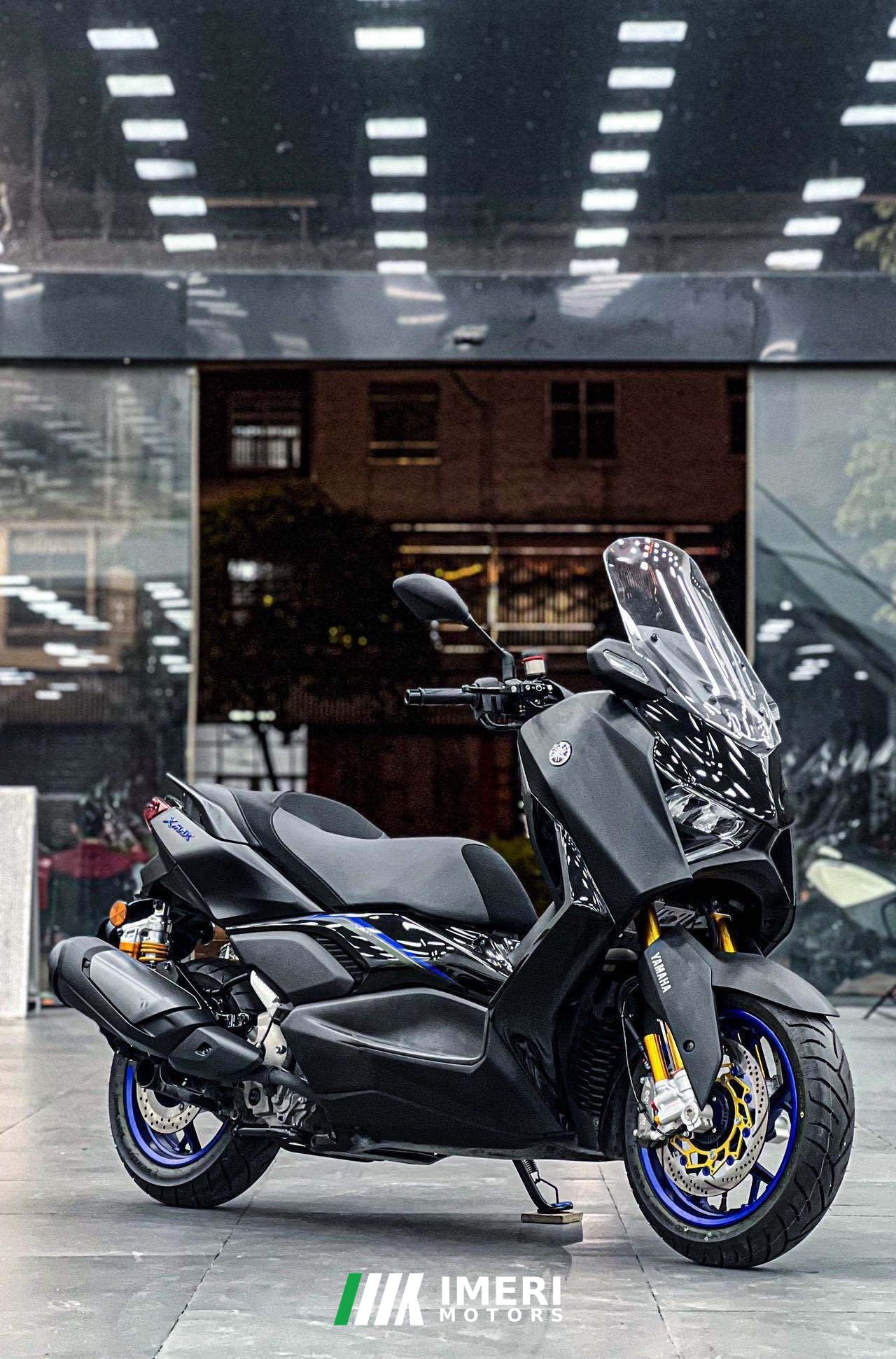 2025 Yamaha XMAX 300 cc