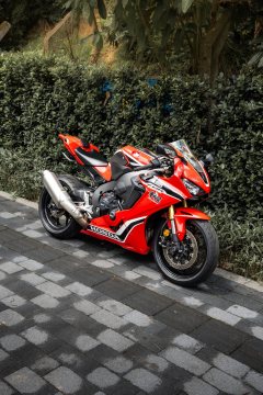 Honda CBR 1000 RR - ფოტო 1