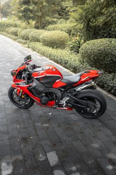 Honda CBR 1000 RR - ფოტო 4
