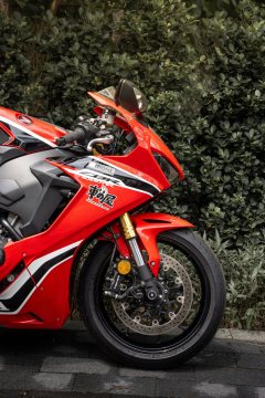 Honda CBR 1000 RR - ფოტო 9