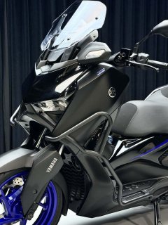 Yamaha XMAX 300 cc - photo 9