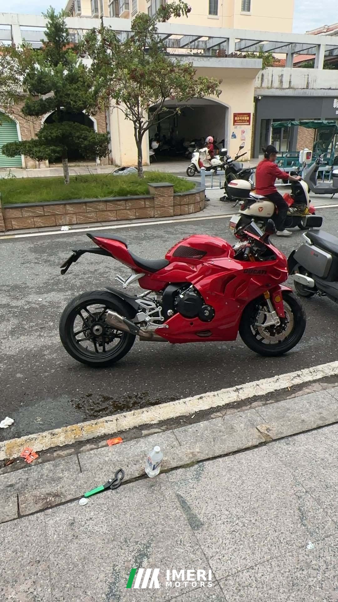 2025 Modive 800 Track Edition