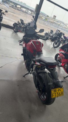 Honda CBR650R - photo 2