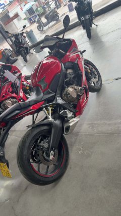 Honda CBR650R - photo 3