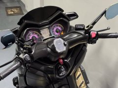Yamaha XMAX 300 cc - photo 8