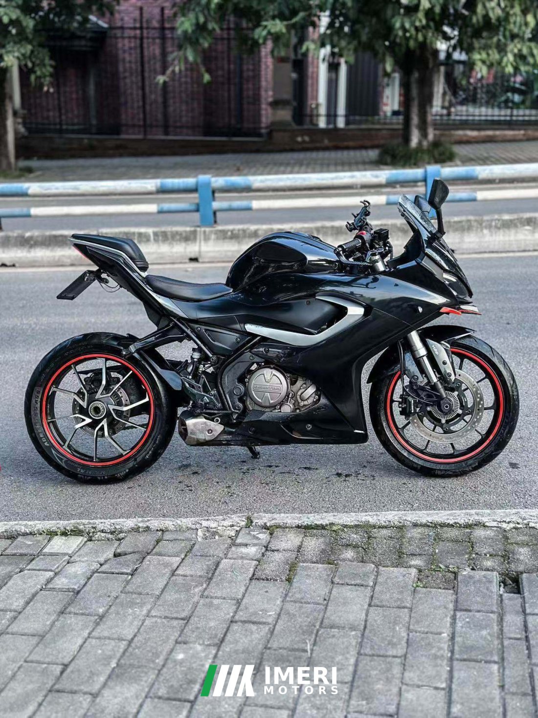 QJMOTOR SRK 250 - motorcycle from China