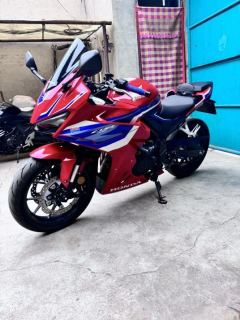Honda CBR400R - photo 2