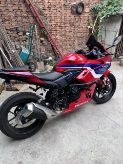Honda CBR400R - photo 4