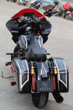 Harley-Davidson Road Glide 1923 cc - фото 9
