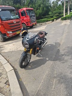 Triumph Thruxton 1200 cc - ფოტო 1