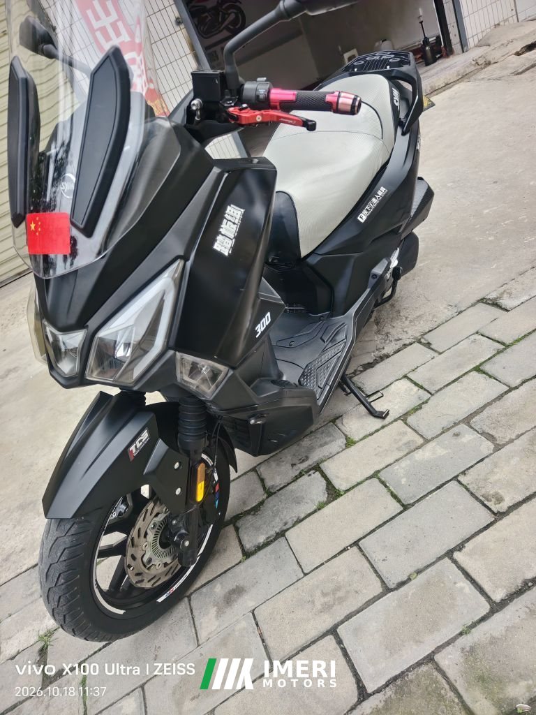 SYM Joymax F 300 - мотоцикл из Китая