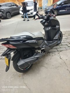 SYM Joymax F 300 - фото 3