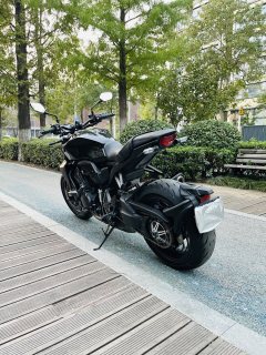 Honda CB1000R - photo 8