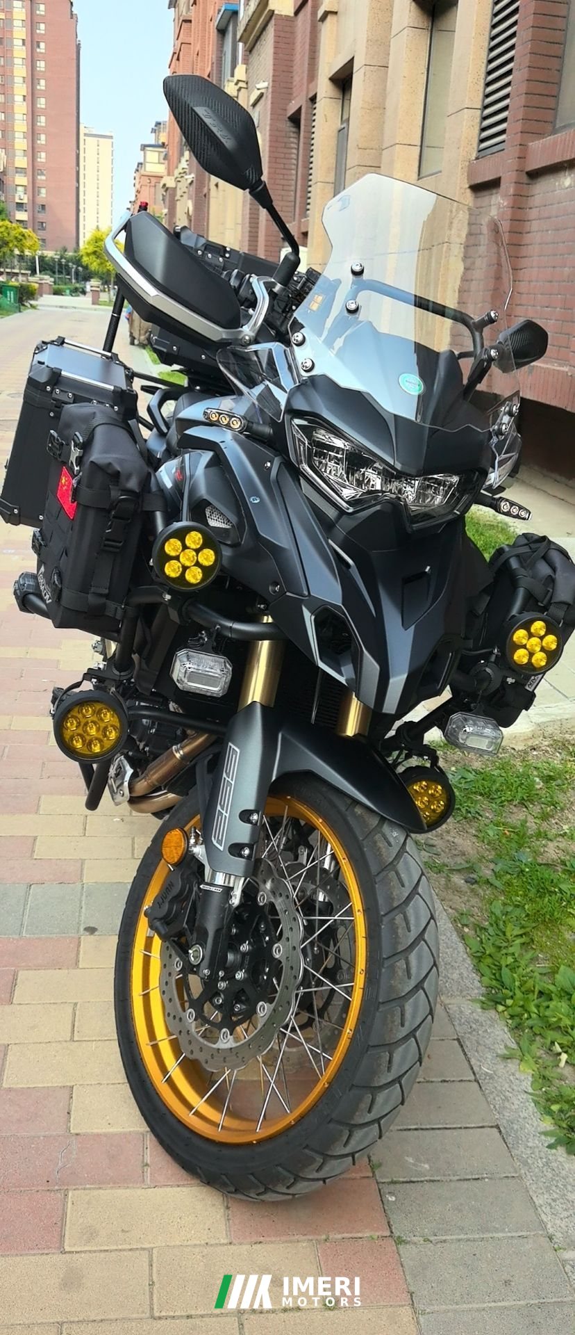 2025 Benelli TRK552 550 cc