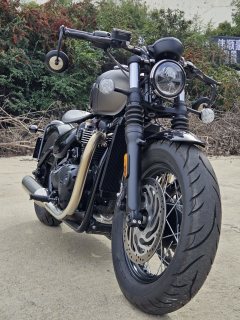 Triumph Bonneville Bobber 1200 cc - ფოტო 2