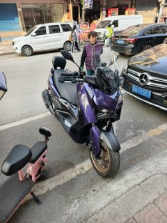 Yamaha XMAX 300 cc - photo 8