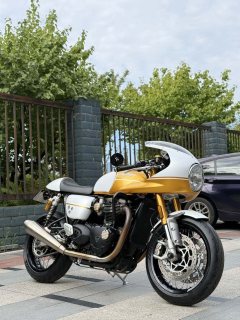 Triumph Thruxton 865 cc - ფოტო 1