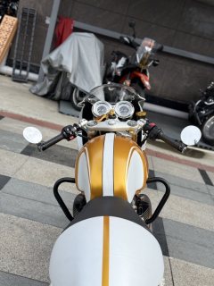 Triumph Thruxton 865 cc - ფოტო 11