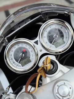 Triumph Thruxton 865 cc - ფოტო 5