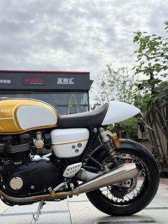 Triumph Thruxton 865 cc - ფოტო 9
