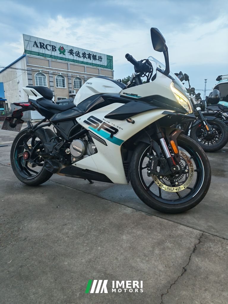 2023 CFMOTO 250SR