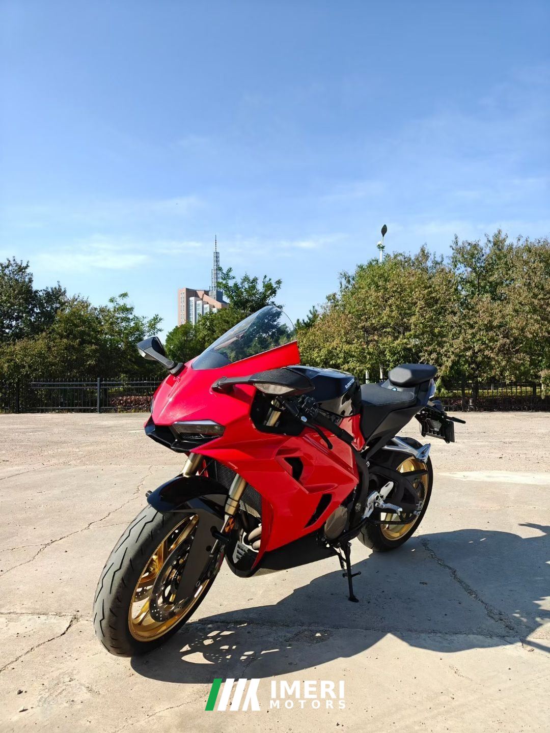 QJMOTOR SRK 800 - motorcycle from China