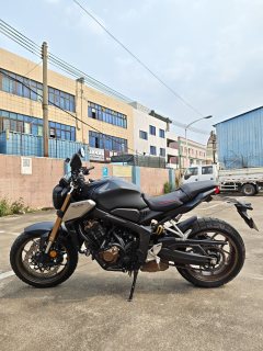 Honda CB650R - photo 2