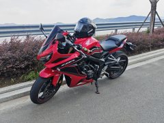 Honda CBR650R - фото 1