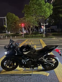Honda CBR400R - ფოტო 1