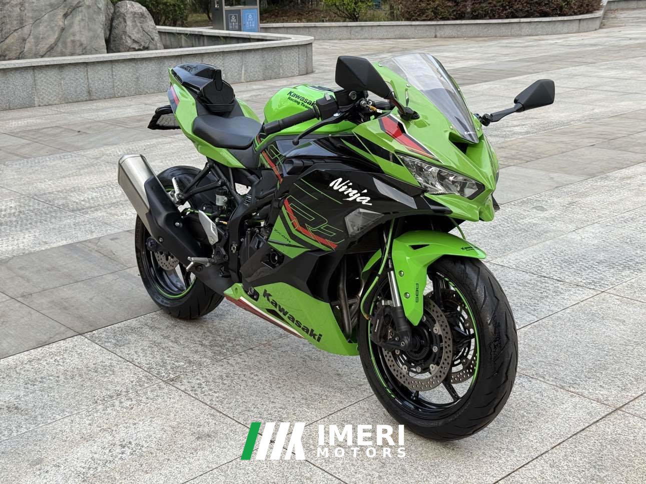 2023 Kawasaki ZX-4R 400 cc