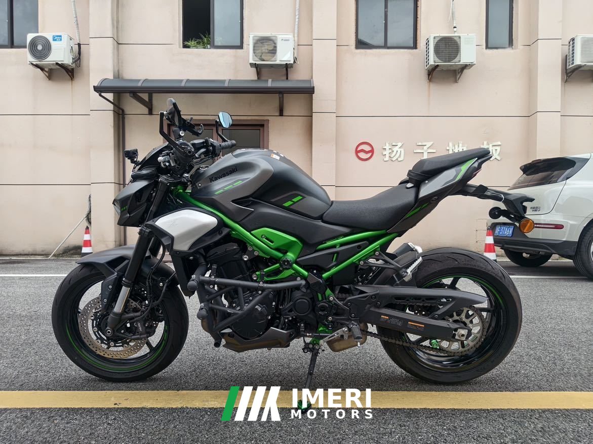 2025 Kawasaki Z900 950 cc