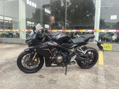 Honda CBR650R - photo 1
