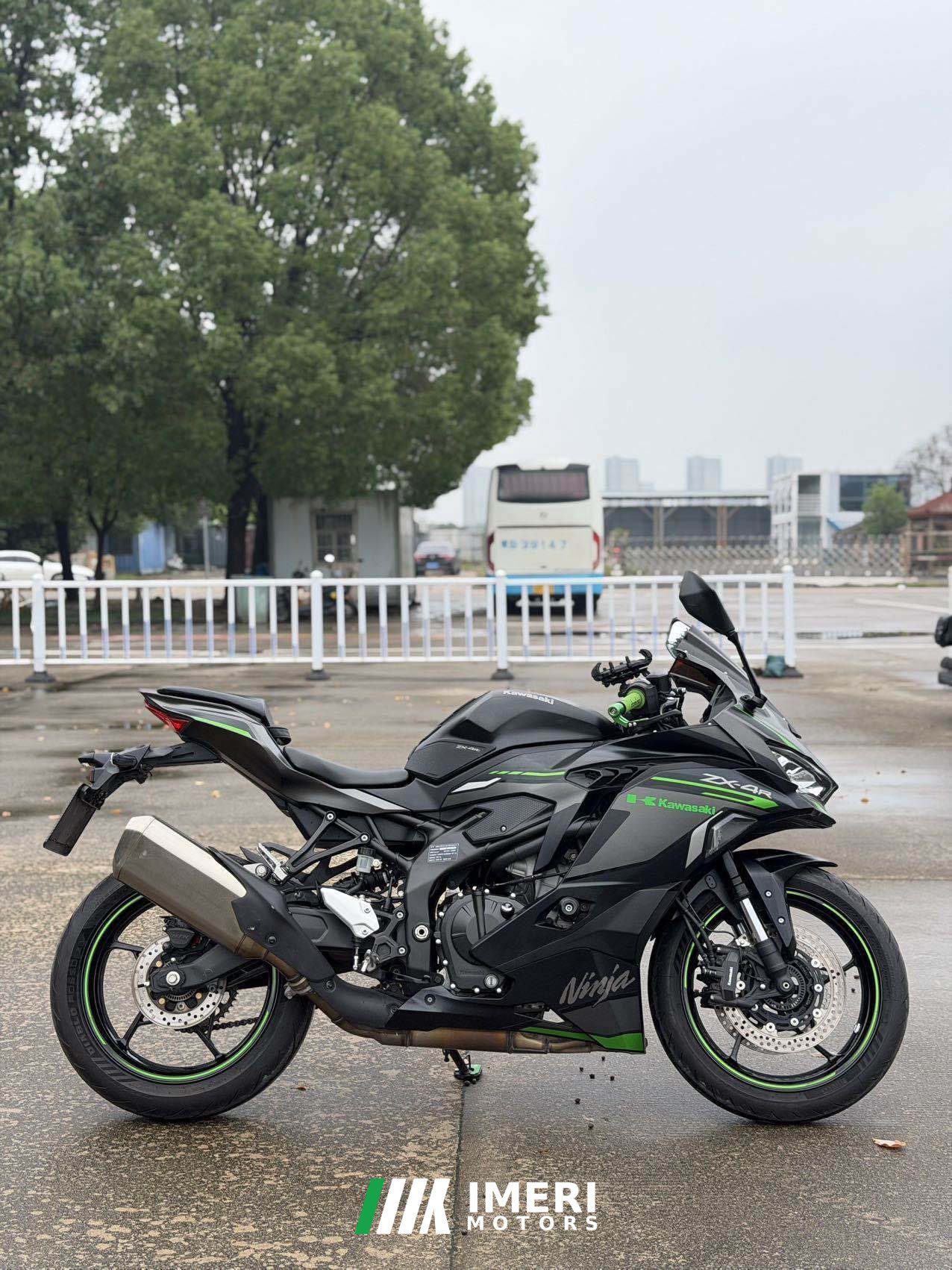 2023 Kawasaki ZX-4R 400 cc