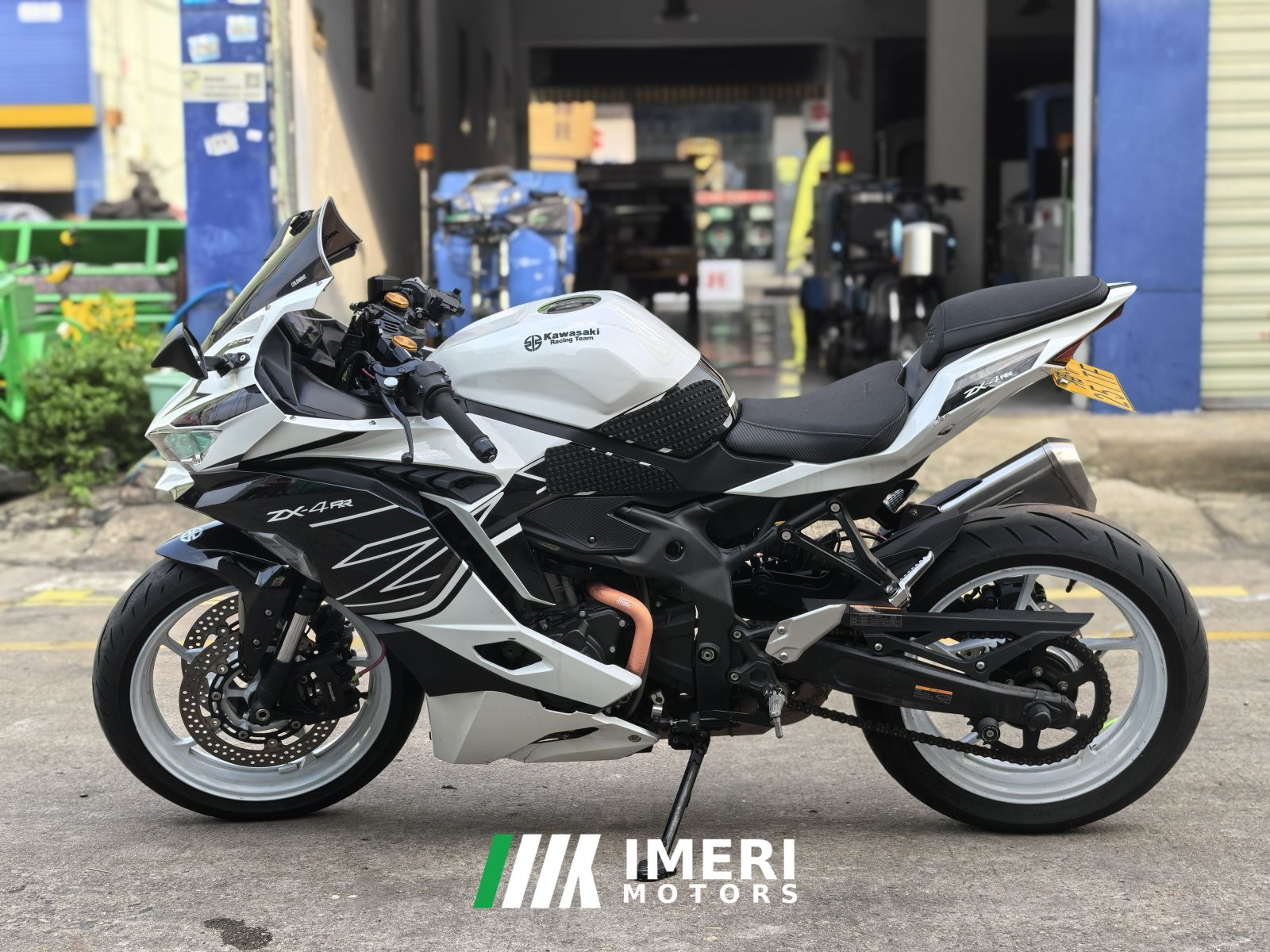 2023 Kawasaki ZX-4R 400 cc