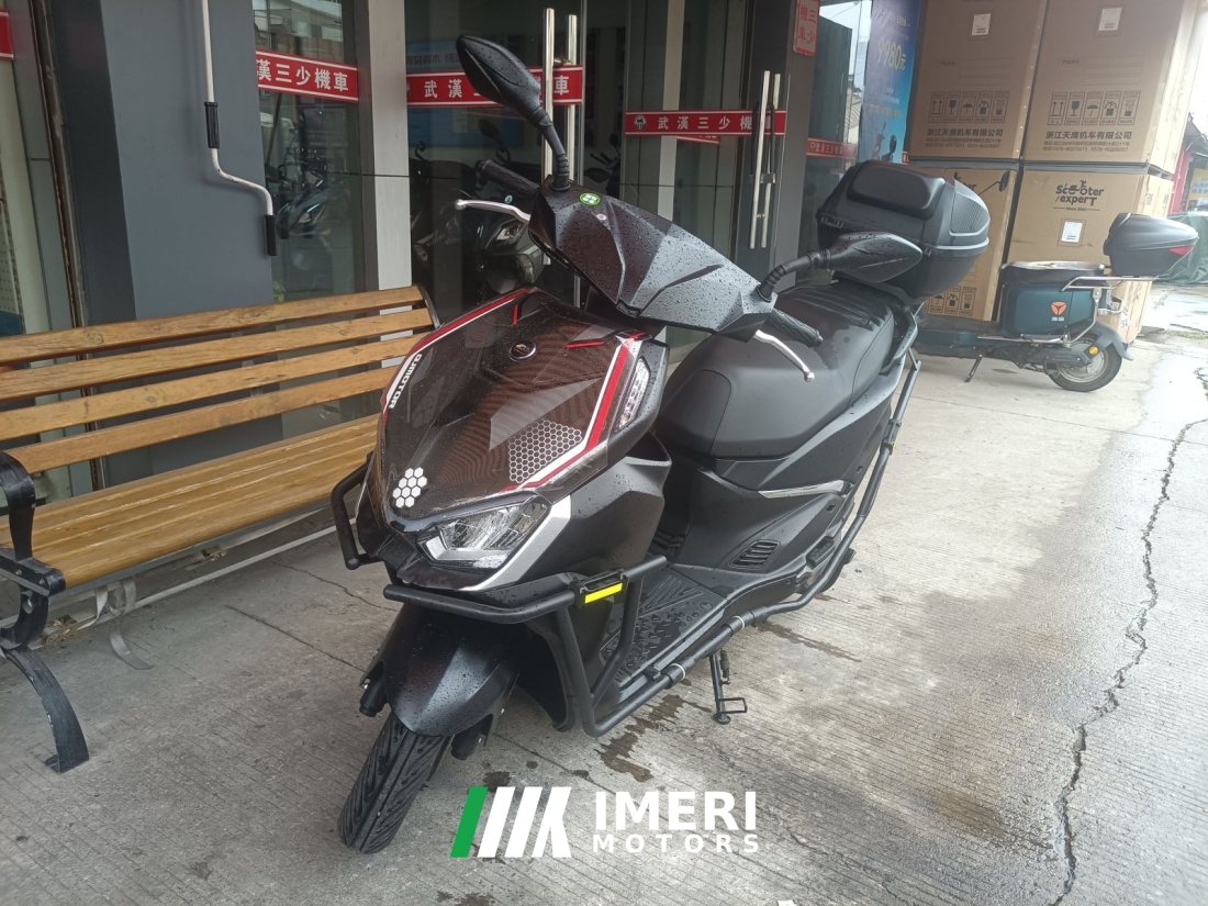 QJMOTOR Hong 150RS - motorcycle from China